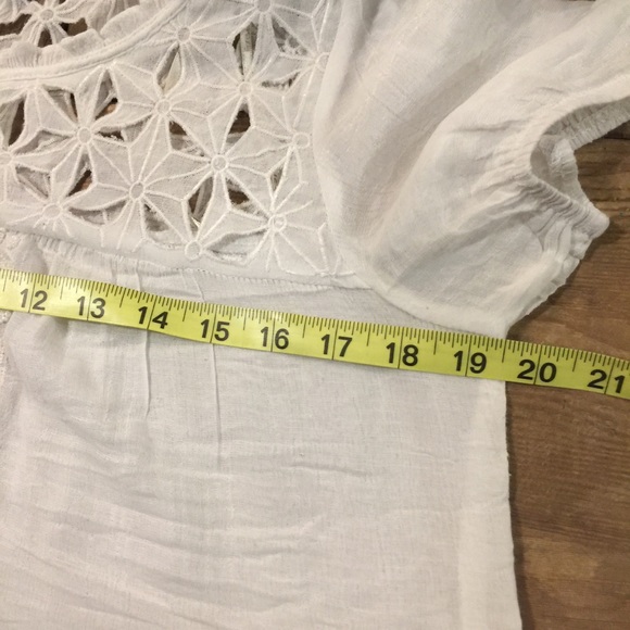 White eyelet cutout embellished Top Short sleeve beaded Hi Lo Hem Feminine - Picture 7 of 7